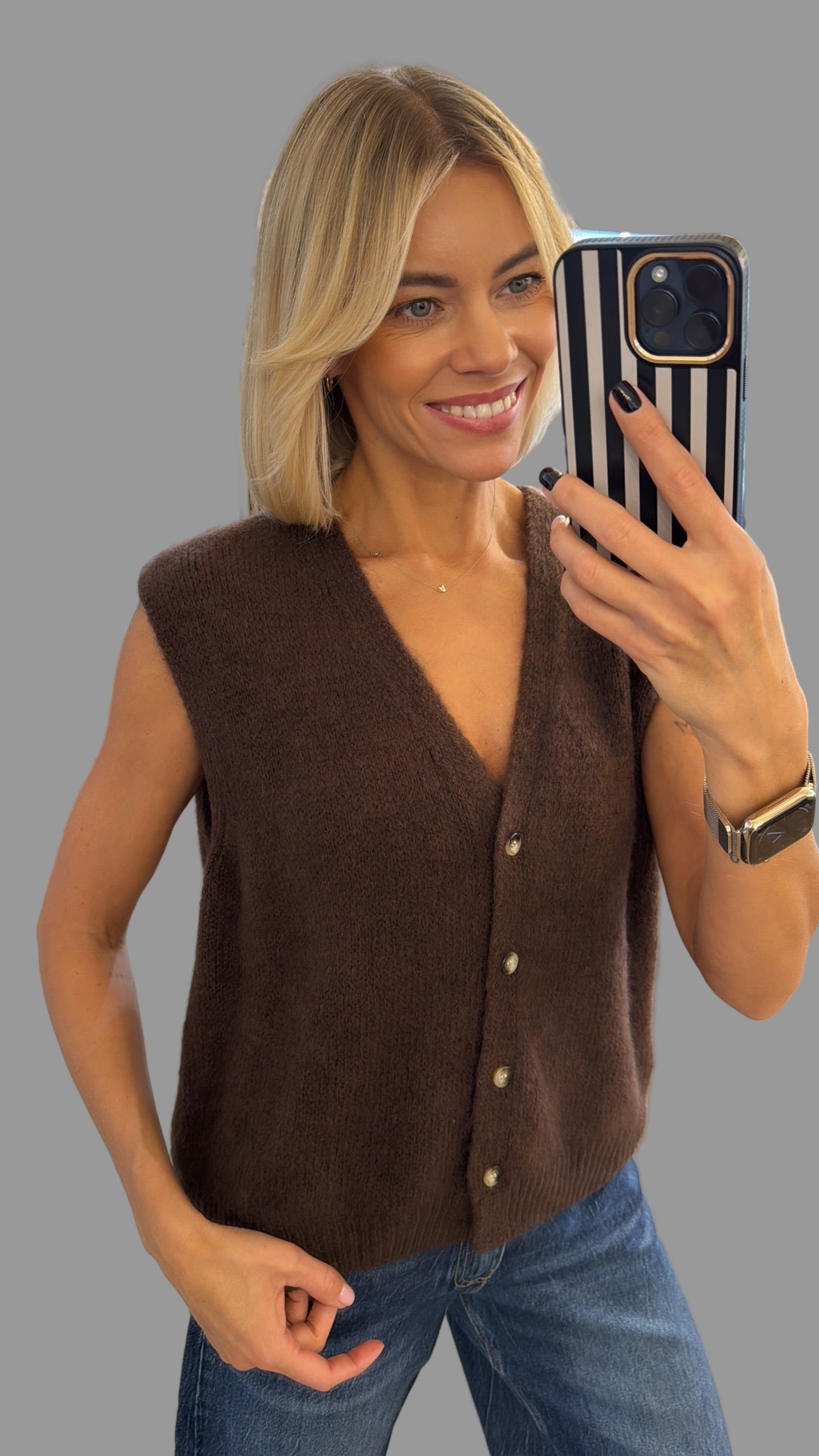 Liemenė su sagutėmis