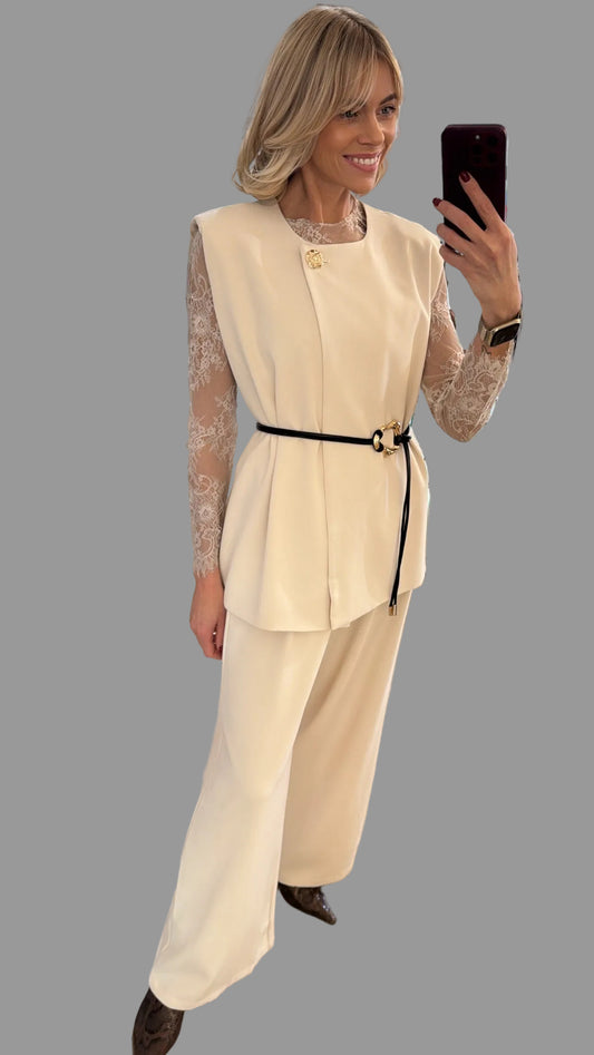 Kostiumas su liemene