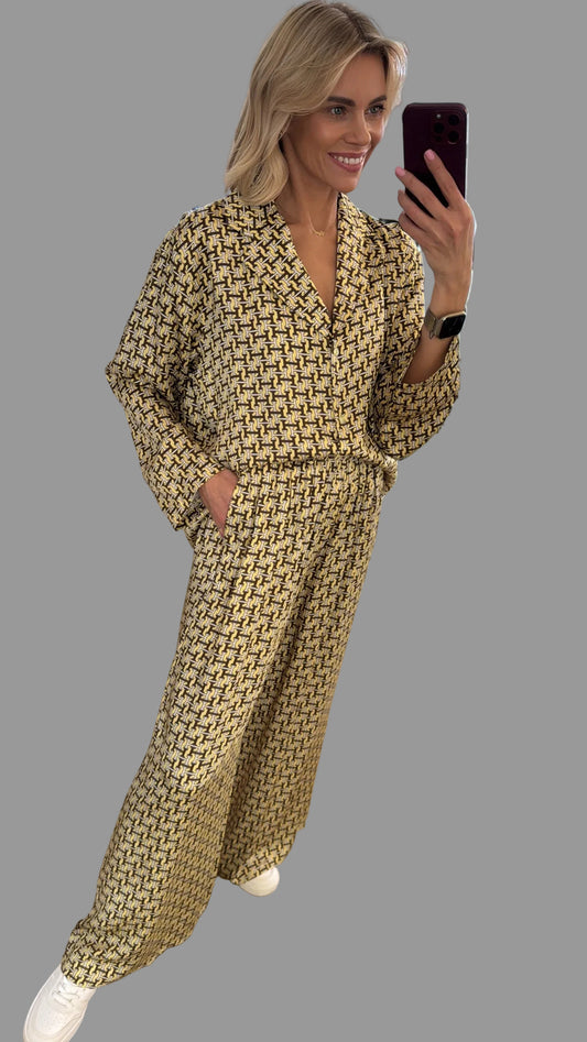 Kostiumas su kelnėmis