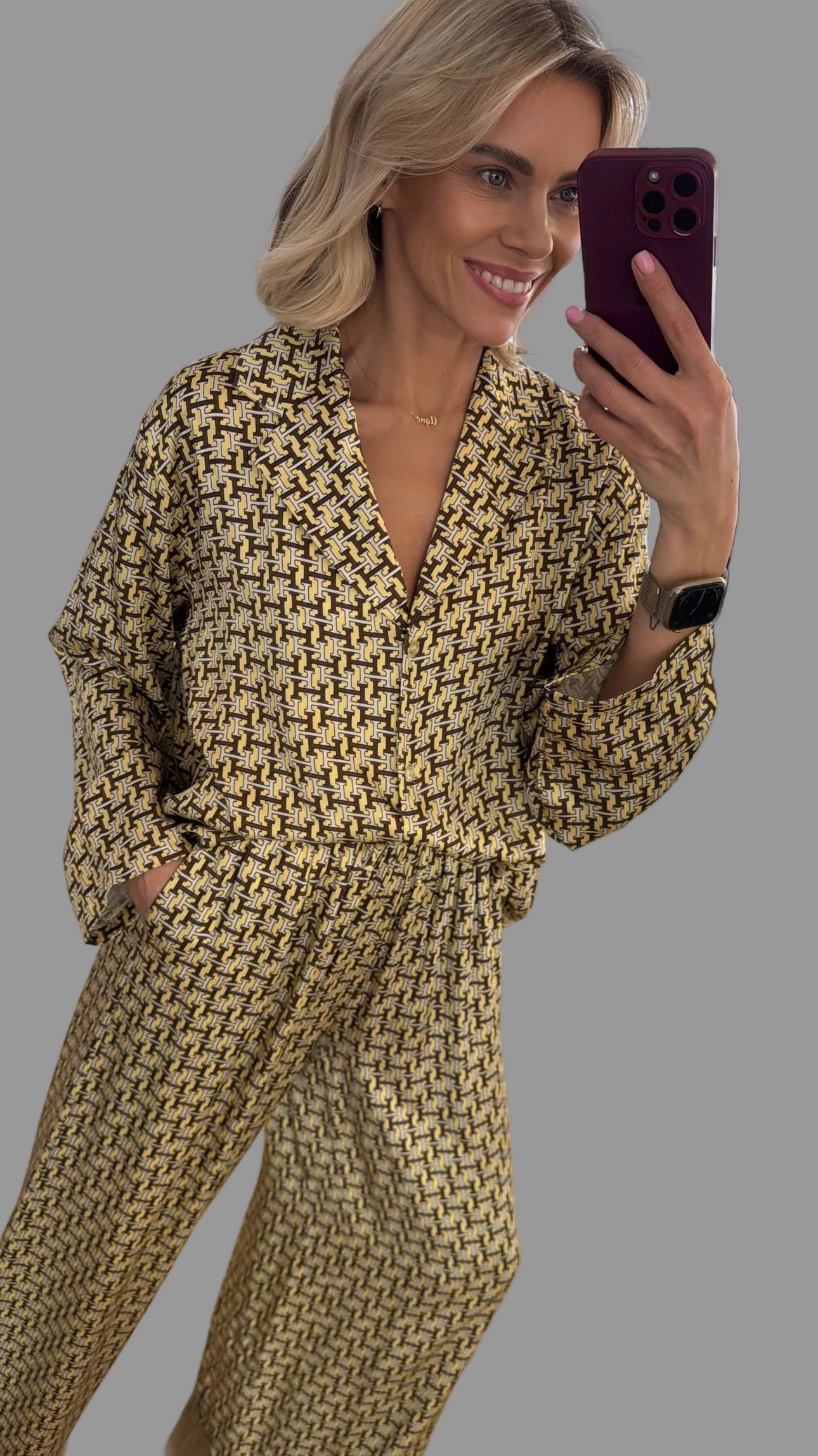 Kostiumas su kelnėmis