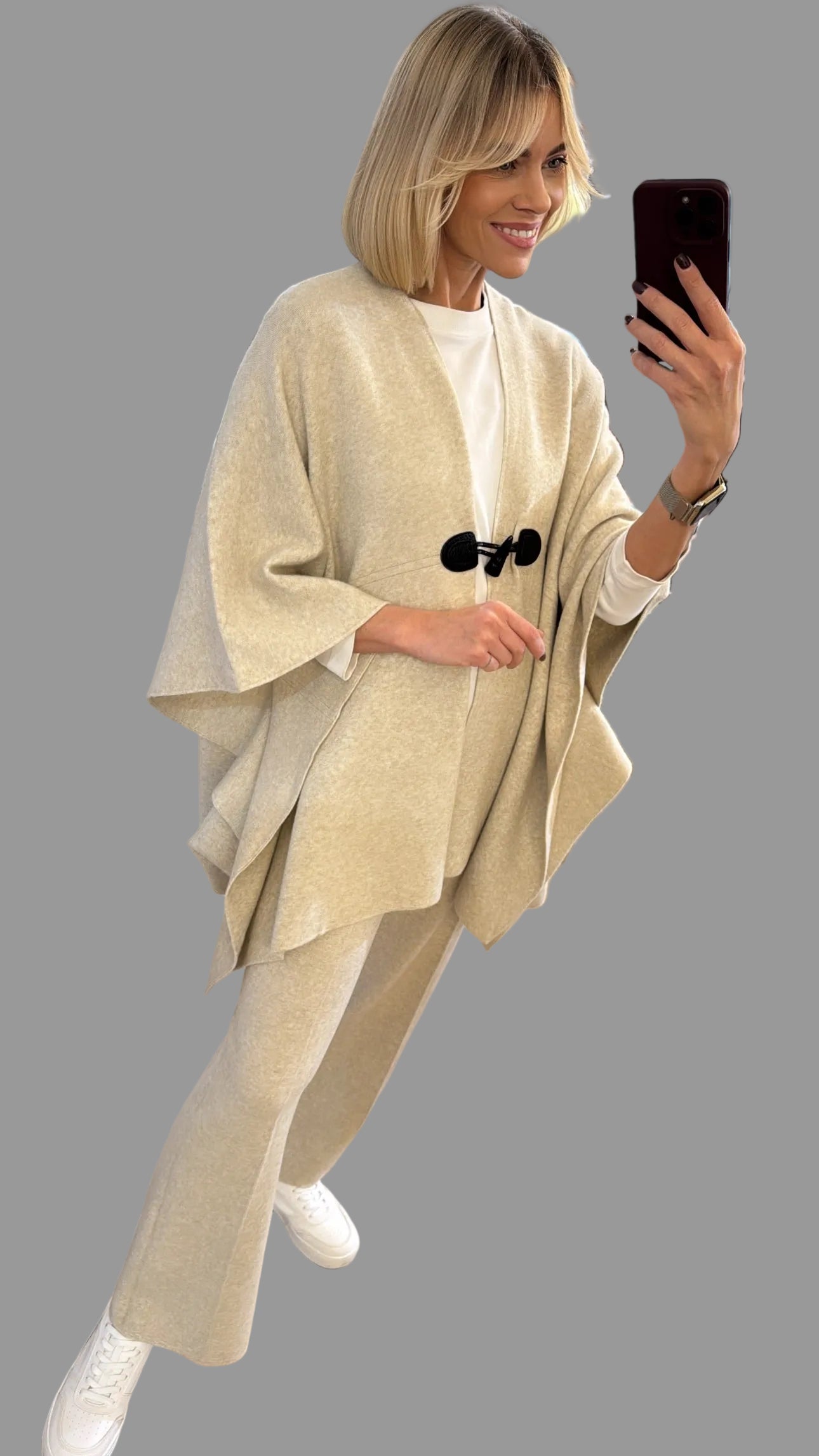 Kostiumas su pelerina