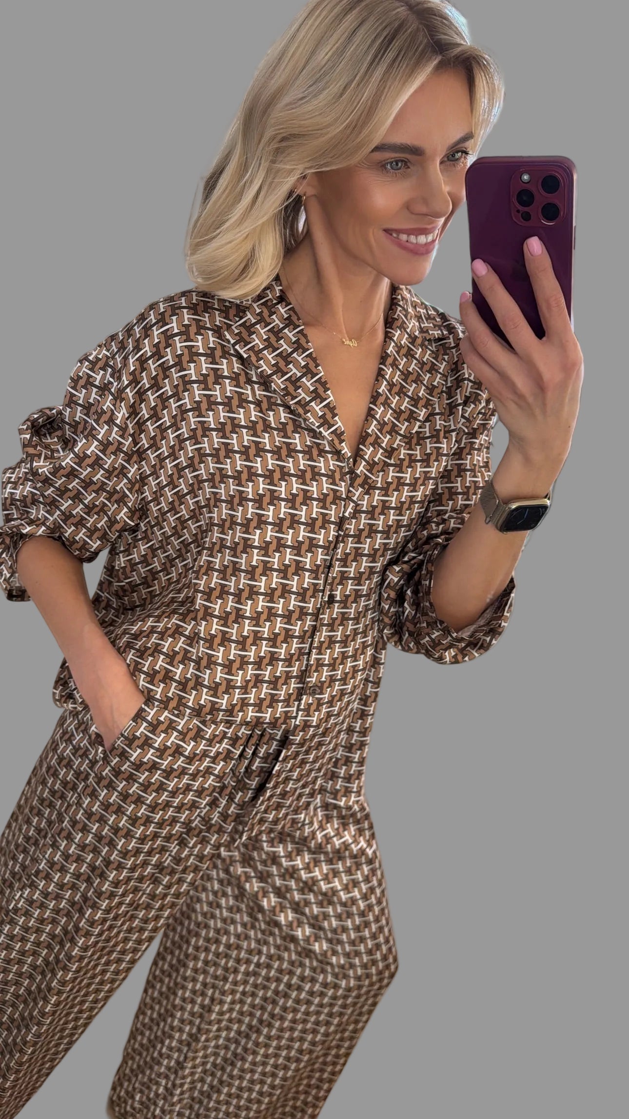 Kostiumas su kelnėmis