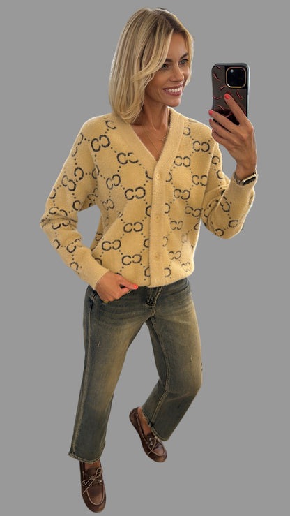 Megztinis su sagutėmis