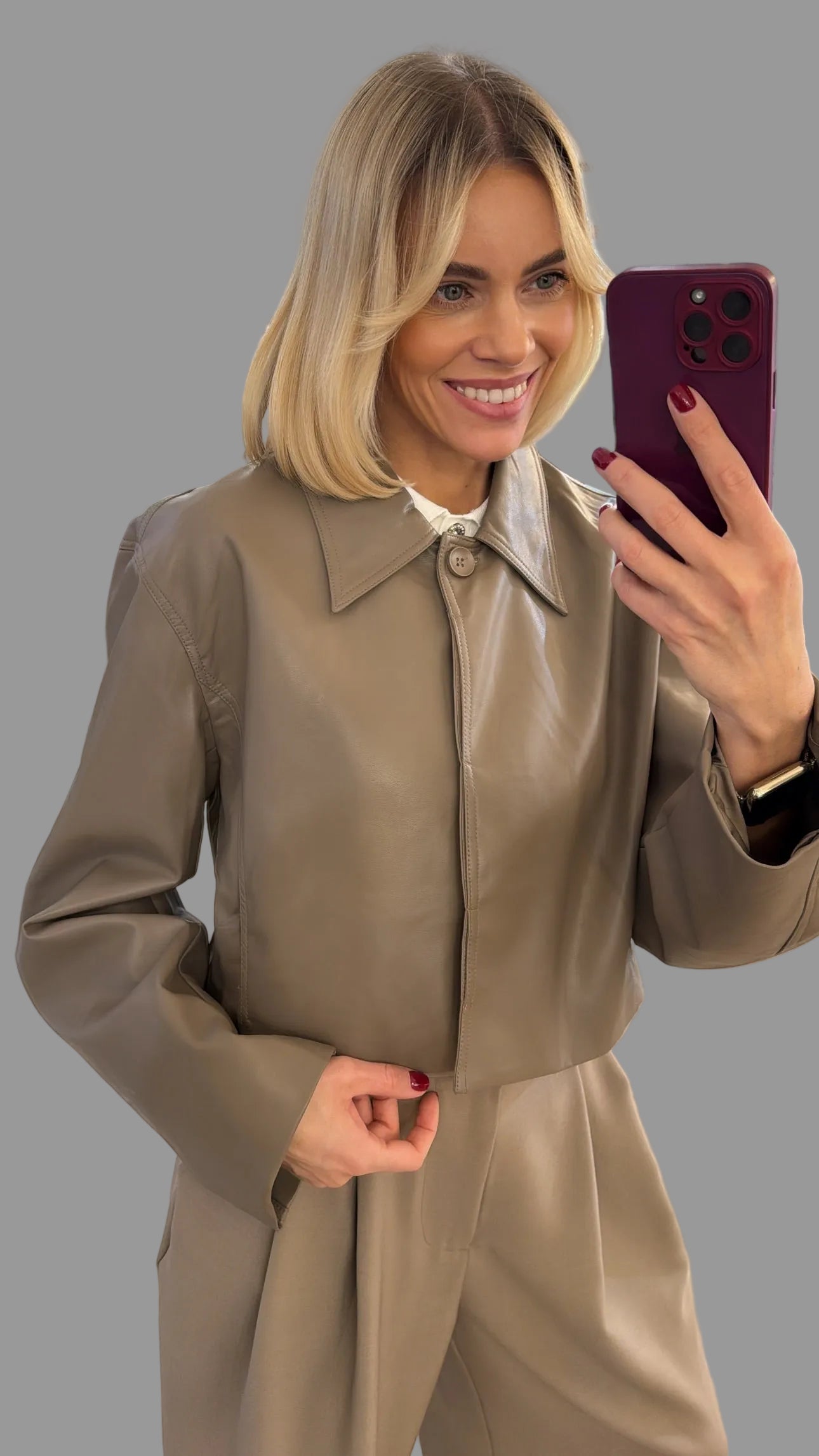 Švarkas patrumpintas eco odos su pamušalu