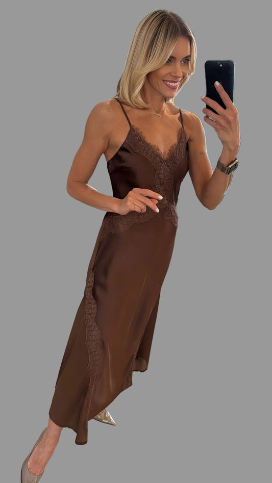 Suknelė “slip dress” modelio su nėriniais