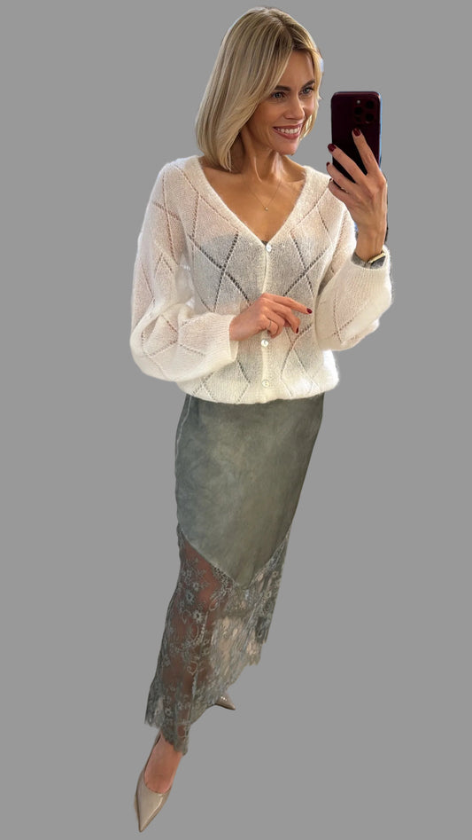 Sijonas su gipiūro apačia