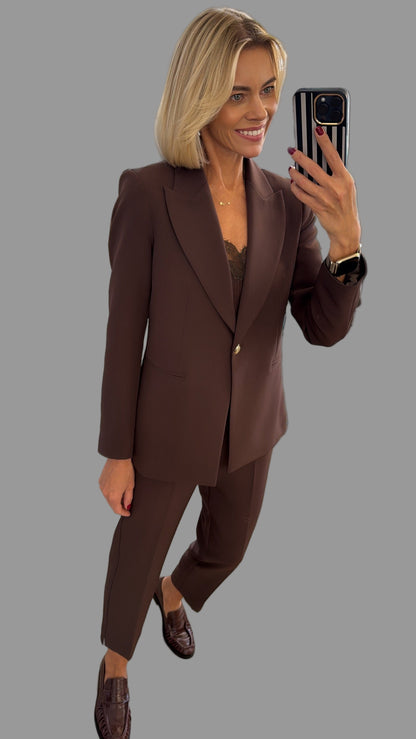 Kostiumas su švarku