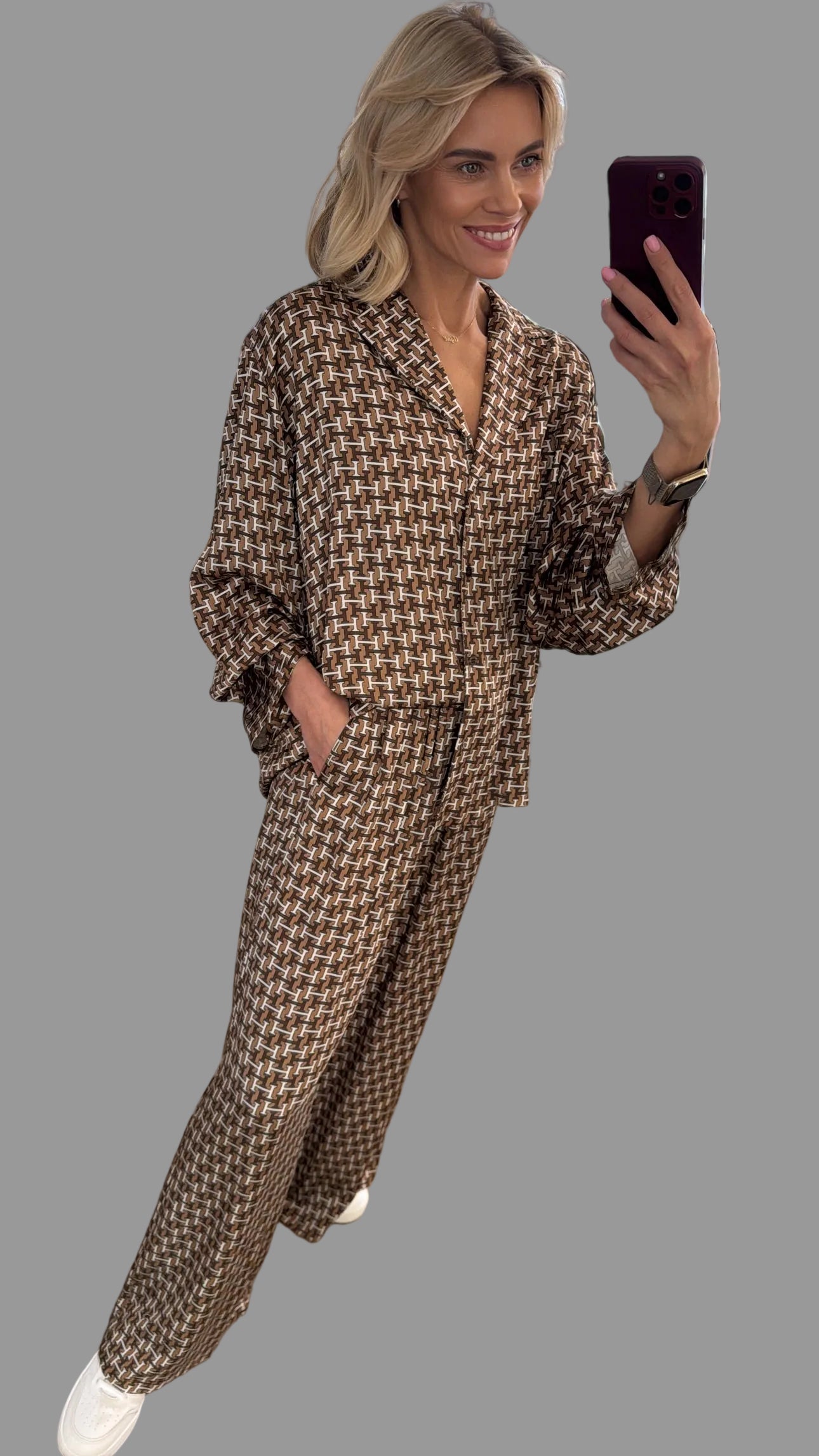 Kostiumas su kelnėmis