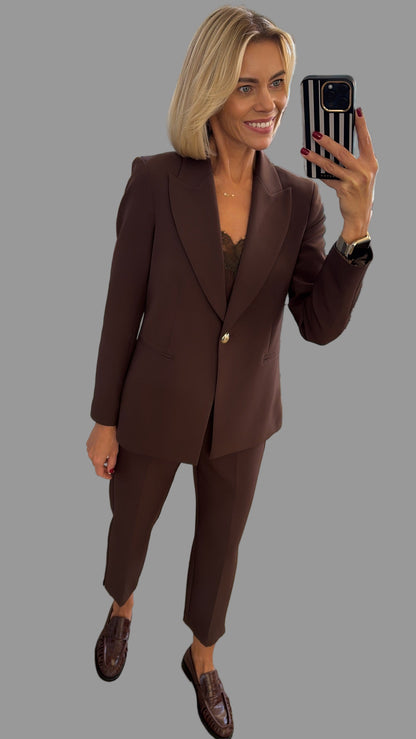 Kostiumas su švarku