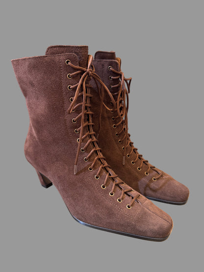 Batai ant mažo kulniuko