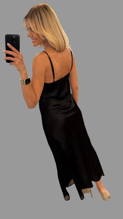 Suknelė “slip dress” modelio su nėriniais