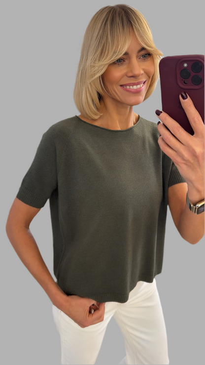 Megztinis trumpomis rankovėmis