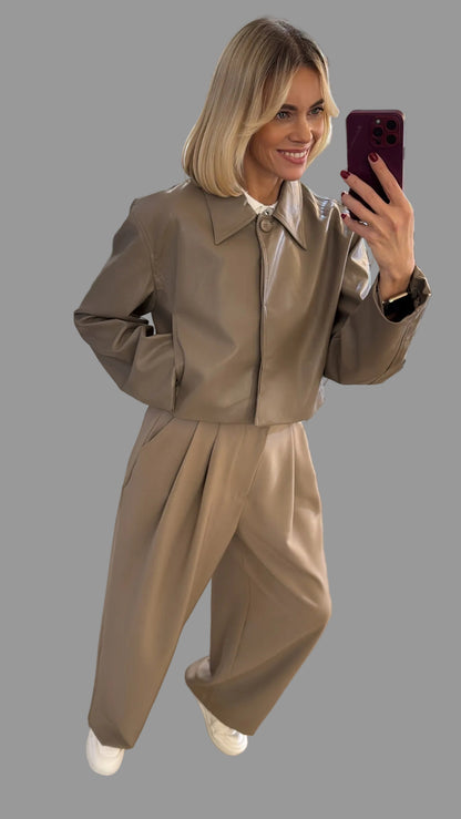 Švarkas patrumpintas eco odos su pamušalu