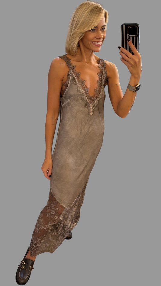 Suknelė su nėriniais