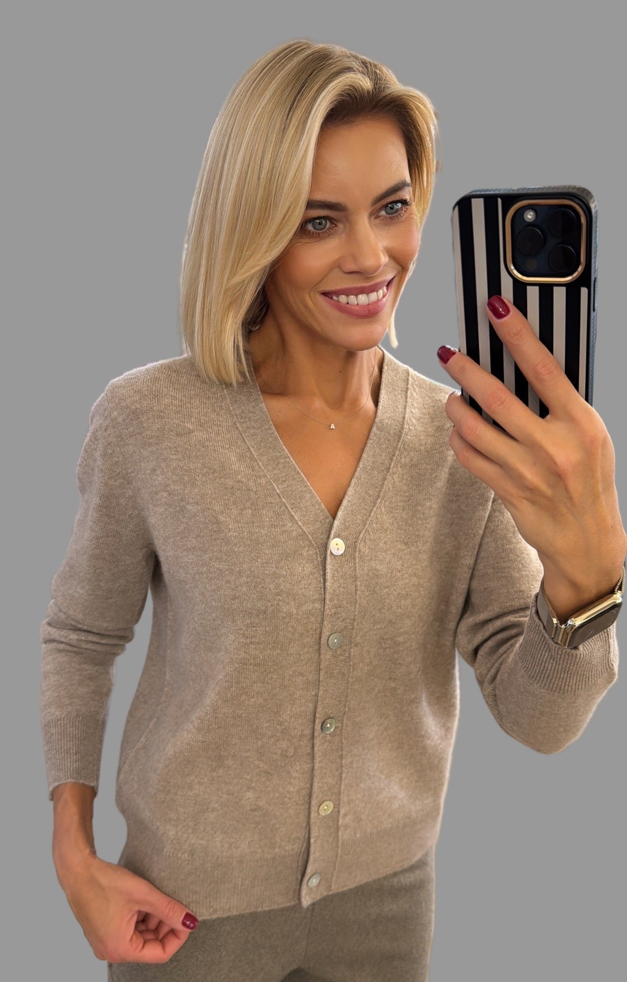 Megztinis su sagutėmis