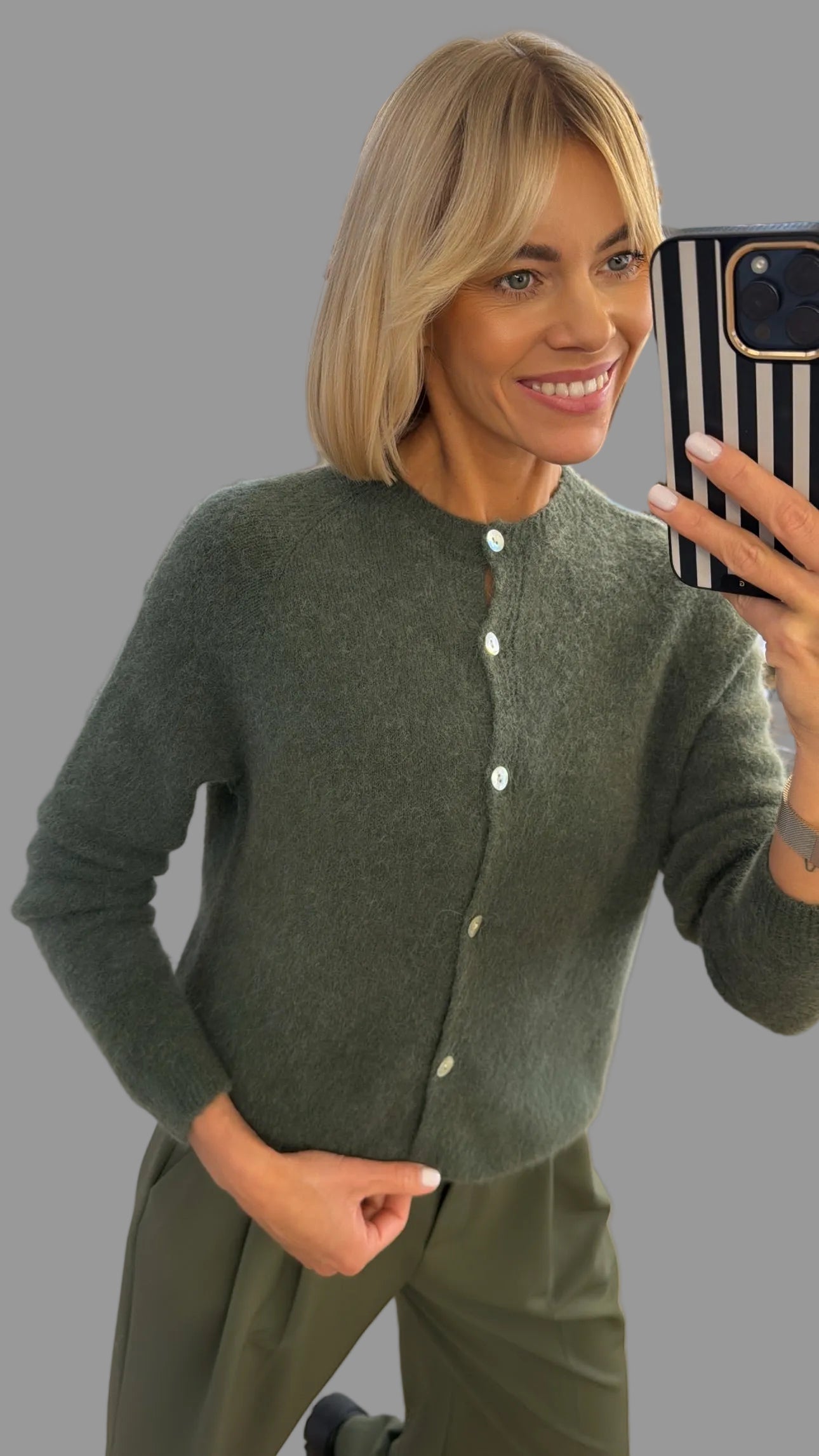 Megztinis su sagutėmis